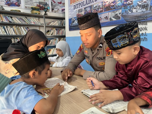 Rumah Baca Bhayangkara Bahari Ditpolairud Polda Jambi Jadi Wadah Belajar Al-Qur’an bagi Anak Pesisir Pulau Pandan