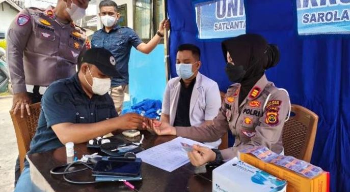Satbrimob Polda Jambi Kerahkan 30 Personel Tangani Karhutla di Betara Tanjab Barat