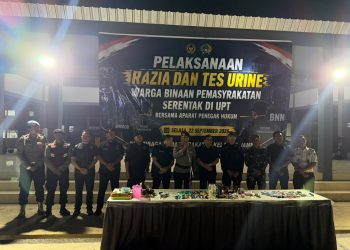 Satbrimob Polda Jambi Kerahkan 30 Personel Tangani Karhutla di Betara Tanjab Barat