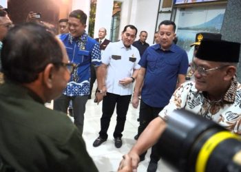 Asisten I Setda Provinsi Jambi Sambut Kedatangan BAM DPR RI di Bandara