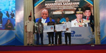 Menteri HAM RI Bersama Gubernur Jambi Serahkan KTP untuk SAD