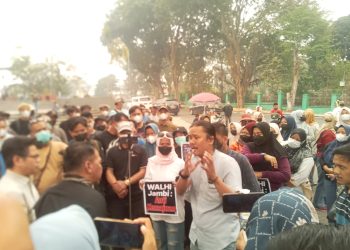 Gerakan Perlawanan Sipil Gelar Aksi Demo di Kantor DPRD Provinsi Jambi, Ini 4 Aspirasi Utama
