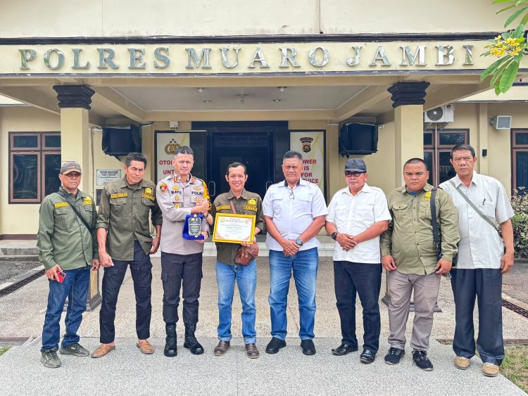 Kapolres Muaro Jambi Terima Audiensi AWaSI, Bahas Sinergi Pers dan Penanganan Karhutla
