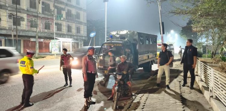 Polda Jambi Gelar Apel Malam dan Patroli Operasi Jaran Siginjai 2026, Sasar Daerah Rawan Pastikan Wilayah Kondusif