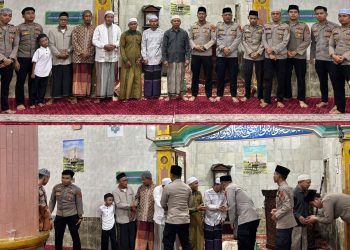 Pererat Kedekatan dengan Warga, Polres Tanjab Barat Gelar Subuh Keliling