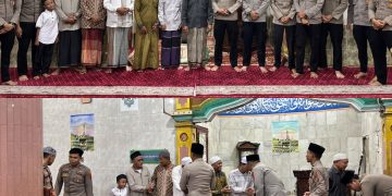 Pererat Kedekatan dengan Warga, Polres Tanjab Barat Gelar Subuh Keliling