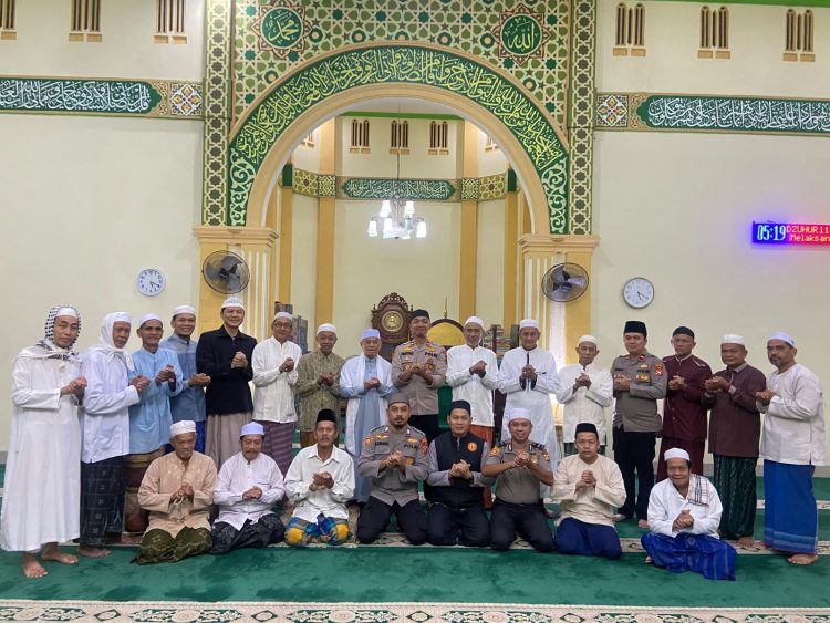 Bangun Kedekatan dengan Warga, Polres Tanjab Barat Sambangi Masjid Miftahul Jannah