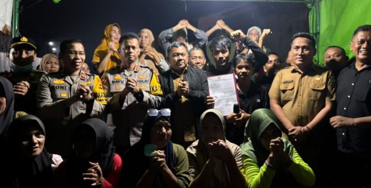 Kapolres Muaro Jambi Kawal Aksi Damai Warga Penyengat Olak, Pemerintah Putuskan Stockpile CV Lintas Makmur Sejahtera Ditutup