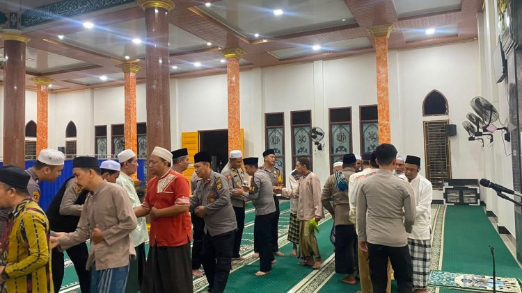 Sapa Warga melalui Subuh Keliling, Wakapolres Tanjab Barat Ajak Bersama Jaga Kamtibmas