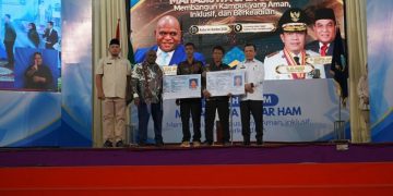 Menteri HAM RI Bersama Gubernur Jambi Serahkan KTP untuk SAD